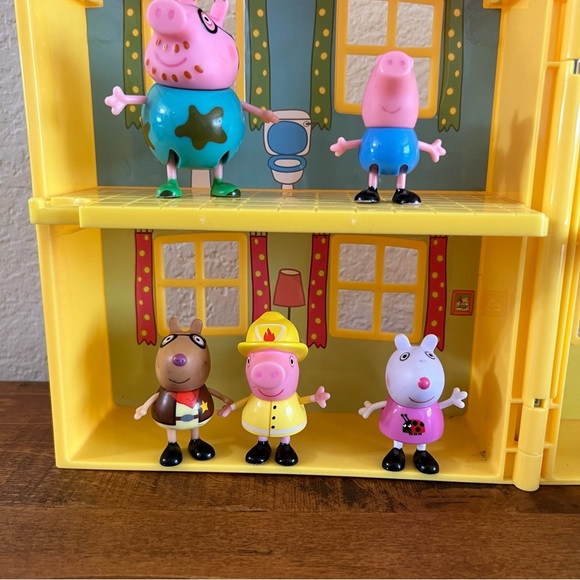 Peppa Pig Fold-n-Carry Playset Yellow House with Car and 8 Figures 2003 - Picture 3 of 8